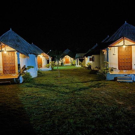 Modhera Sunrise Resort - Tents Bhungas Jungle Restaurants & Candlelight Dining Kalri ภายนอก รูปภาพ