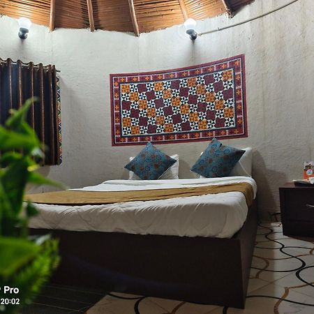 Modhera Sunrise Resort - Tents Bhungas Jungle Restaurants & Candlelight Dining Kalri ภายนอก รูปภาพ