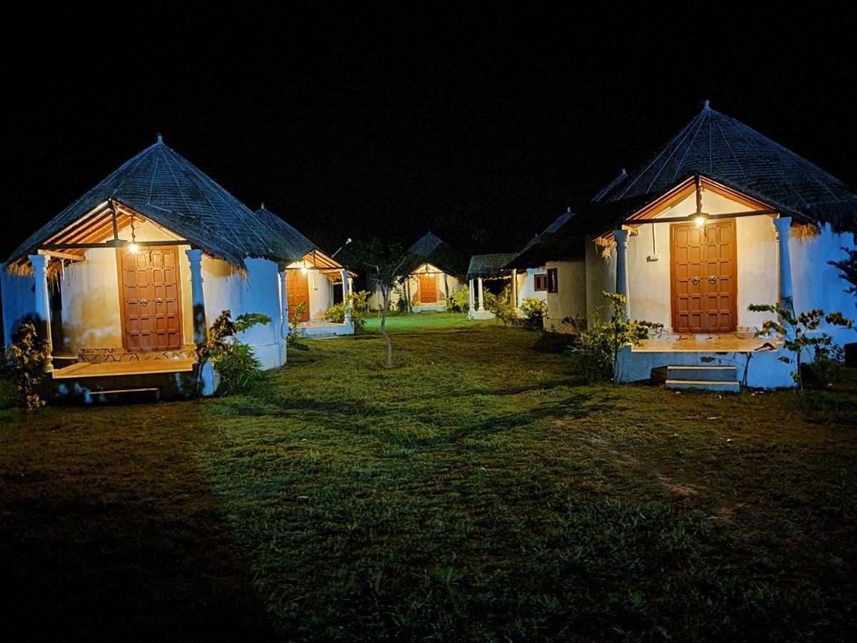 Modhera Sunrise Resort - Tents Bhungas Jungle Restaurants & Candlelight Dining Kalri ภายนอก รูปภาพ