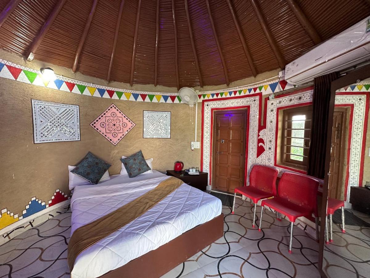 Modhera Sunrise Resort - Tents Bhungas Jungle Restaurants & Candlelight Dining Kalri ภายนอก รูปภาพ