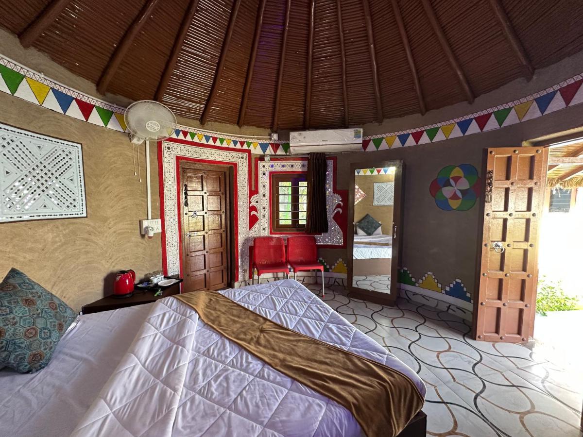 Modhera Sunrise Resort - Tents Bhungas Jungle Restaurants & Candlelight Dining Kalri ภายนอก รูปภาพ