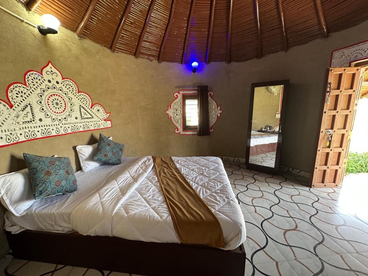 Modhera Sunrise Resort - Tents Bhungas Jungle Restaurants & Candlelight Dining Kalri ภายนอก รูปภาพ