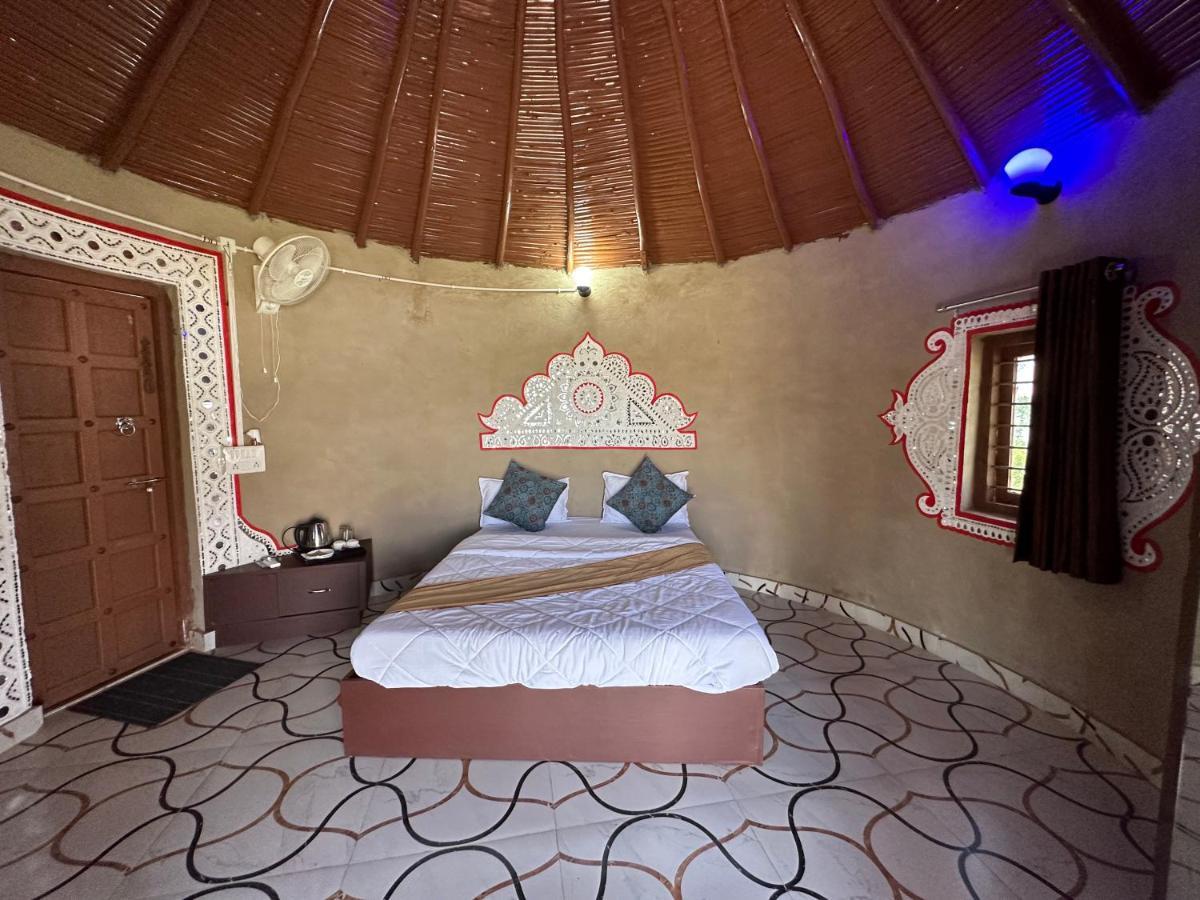 Modhera Sunrise Resort - Tents Bhungas Jungle Restaurants & Candlelight Dining Kalri ภายนอก รูปภาพ