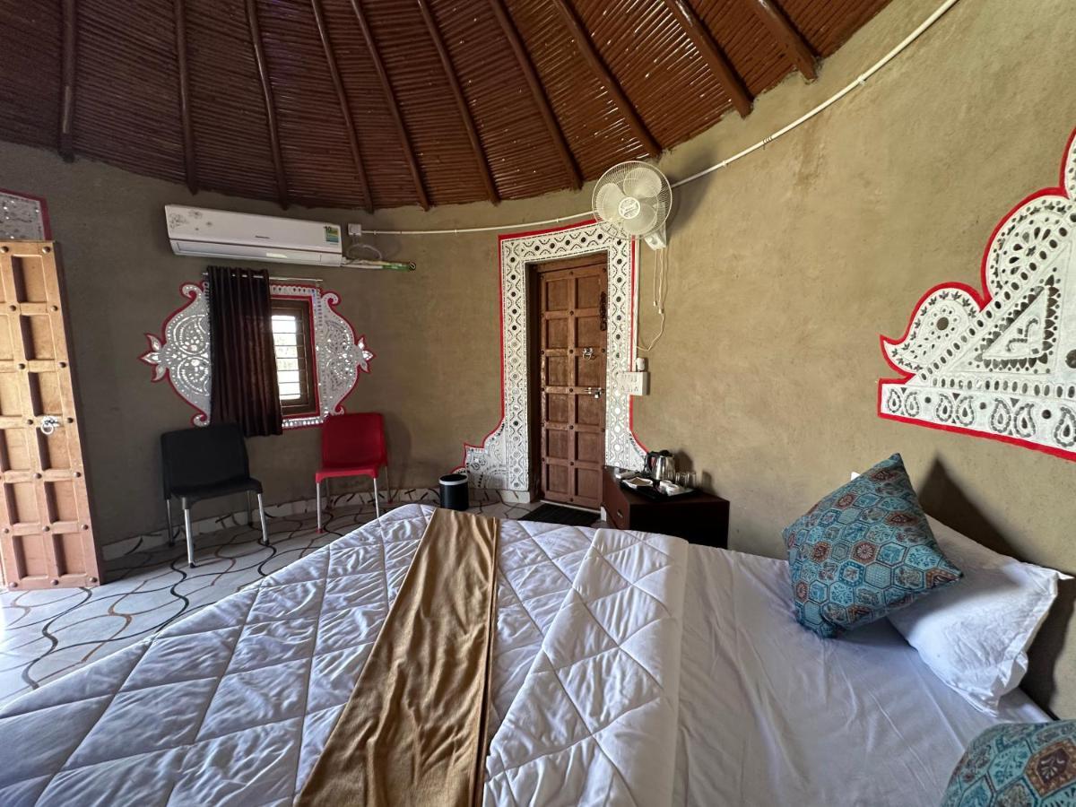 Modhera Sunrise Resort - Tents Bhungas Jungle Restaurants & Candlelight Dining Kalri ภายนอก รูปภาพ