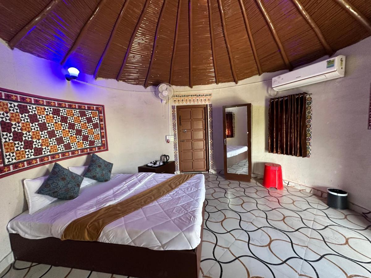 Modhera Sunrise Resort - Tents Bhungas Jungle Restaurants & Candlelight Dining Kalri ภายนอก รูปภาพ
