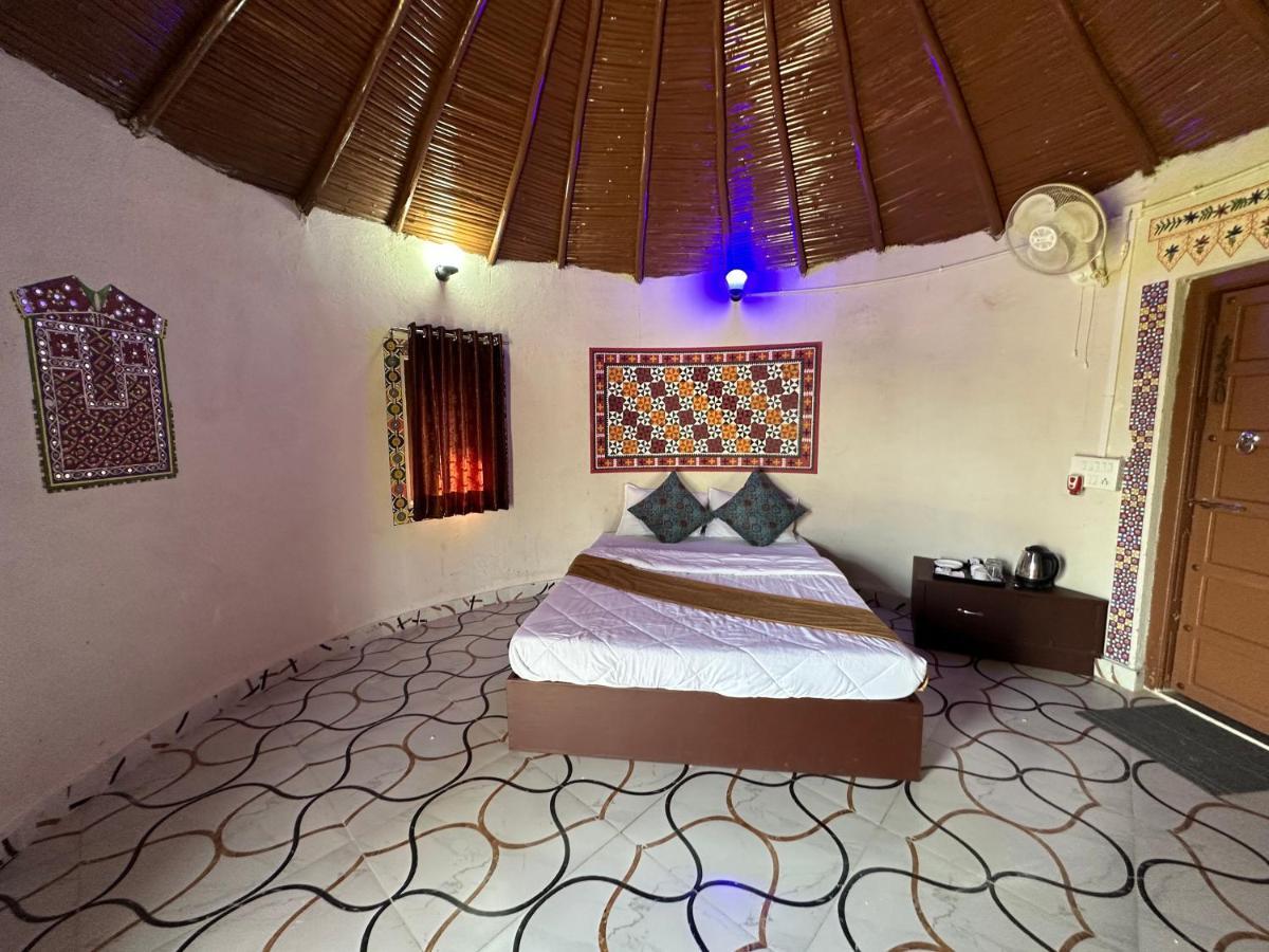 Modhera Sunrise Resort - Tents Bhungas Jungle Restaurants & Candlelight Dining Kalri ภายนอก รูปภาพ