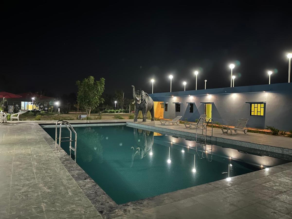 Modhera Sunrise Resort - Tents Bhungas Jungle Restaurants & Candlelight Dining Kalri ภายนอก รูปภาพ