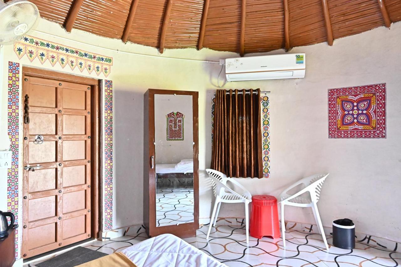 Modhera Sunrise Resort - Tents Bhungas Jungle Restaurants & Candlelight Dining Kalri ภายนอก รูปภาพ