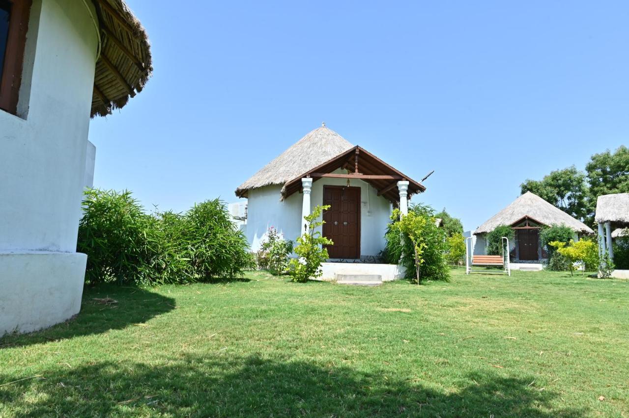 Modhera Sunrise Resort - Tents Bhungas Jungle Restaurants & Candlelight Dining Kalri ภายนอก รูปภาพ